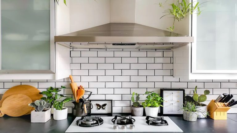 subway tile backsplash with dark grout