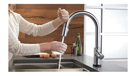 touch-free faucet in the post-COVID kitchen