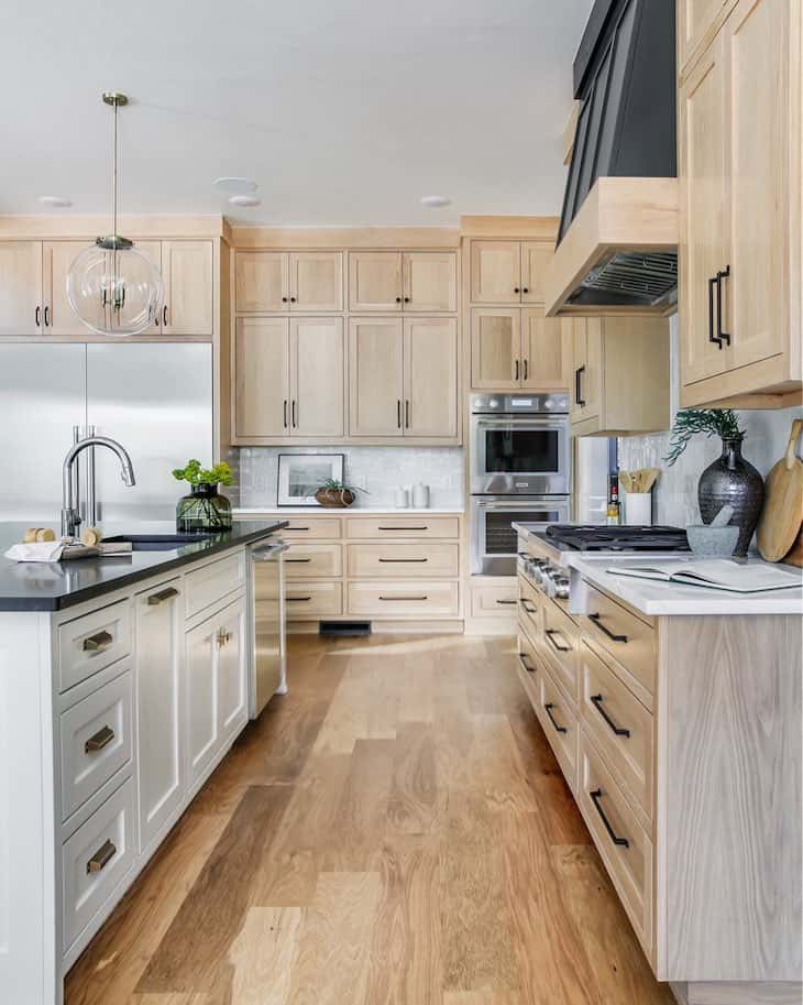 Plain sawn White Oak Kitchen