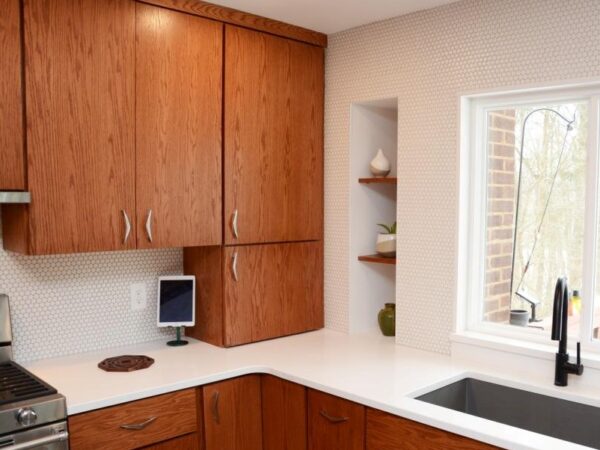 Modern stain on Red Oak Brighton Caibinetry