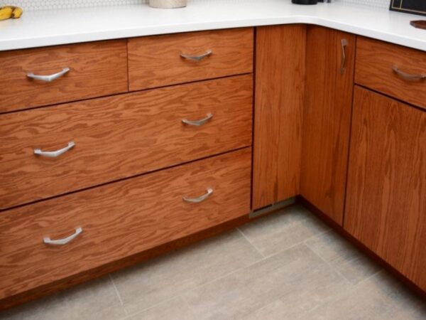 Visible grain in stained Red Oak cabinets from Brighton Cabinetry