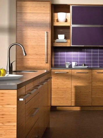 Red Oak kitchen cabinets with horizontal grain